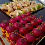 Un apéro dînatoire gourmand en version traiteur livré au gîte durant votre séjour... C'est possible !
Livré sur plateaux, prêts à servir
